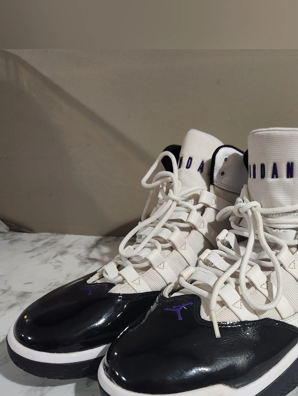 Size 13M Jordan Max Aura 'Concord' White Dark Concord Black AQ9084-121 Preowned
